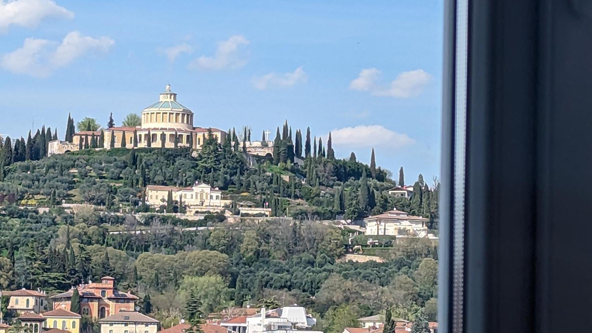 Big House-Private Parking-12" Walk From The Arena Apartment Verona Exterior photo