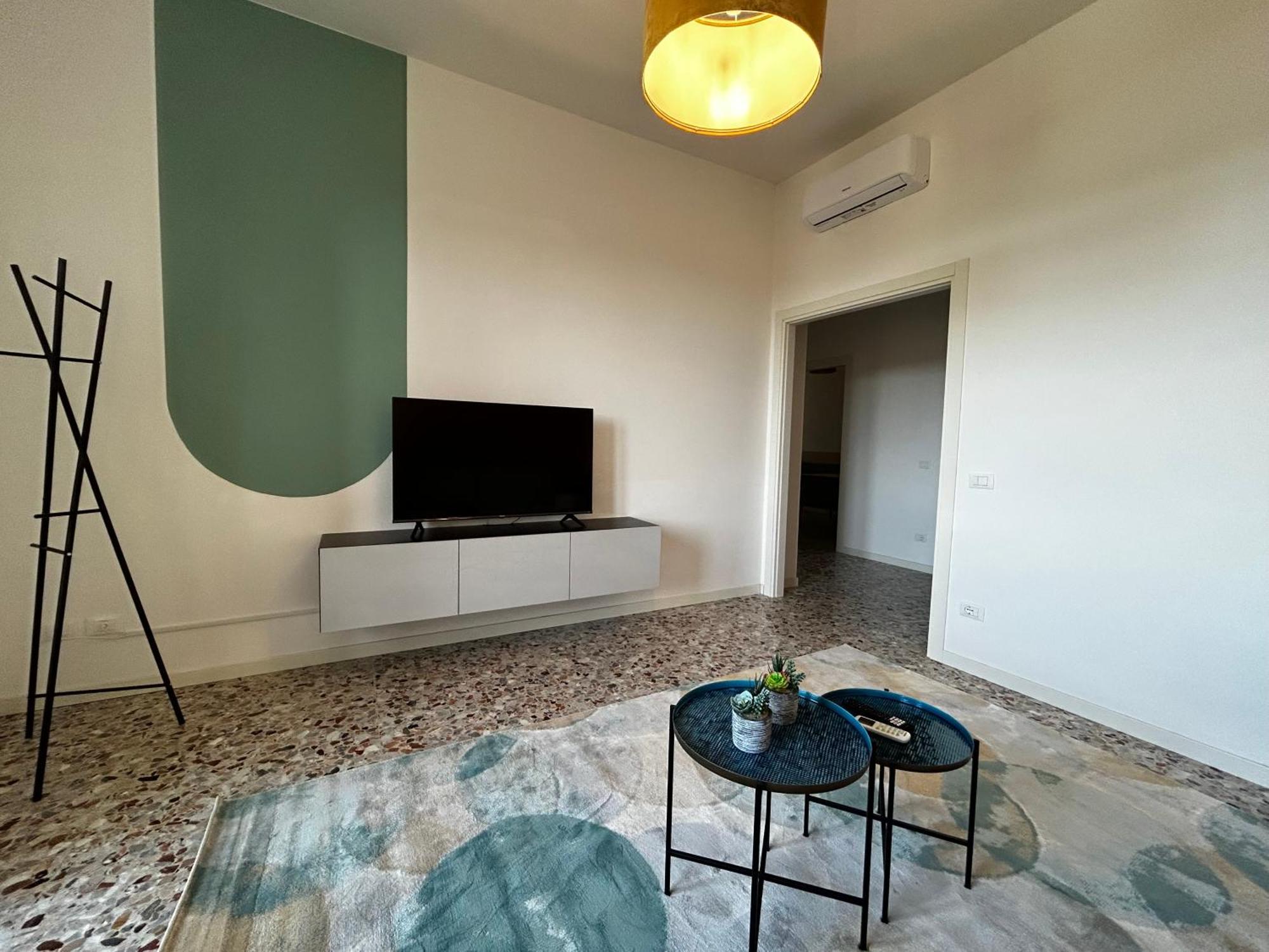 Big House-Private Parking-12" Walk From The Arena Apartment Verona Exterior photo
