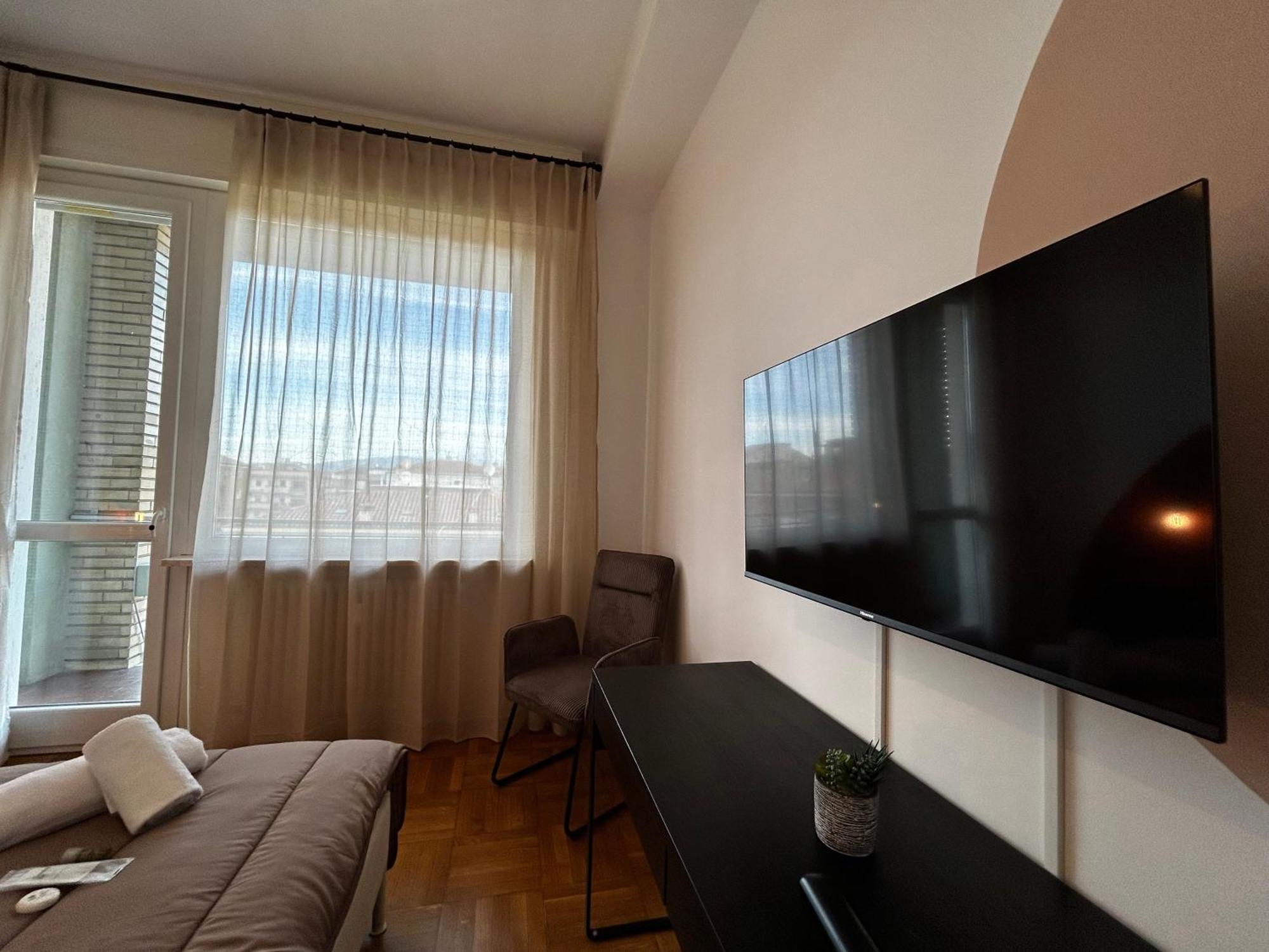 Big House-Private Parking-12" Walk From The Arena Apartment Verona Exterior photo