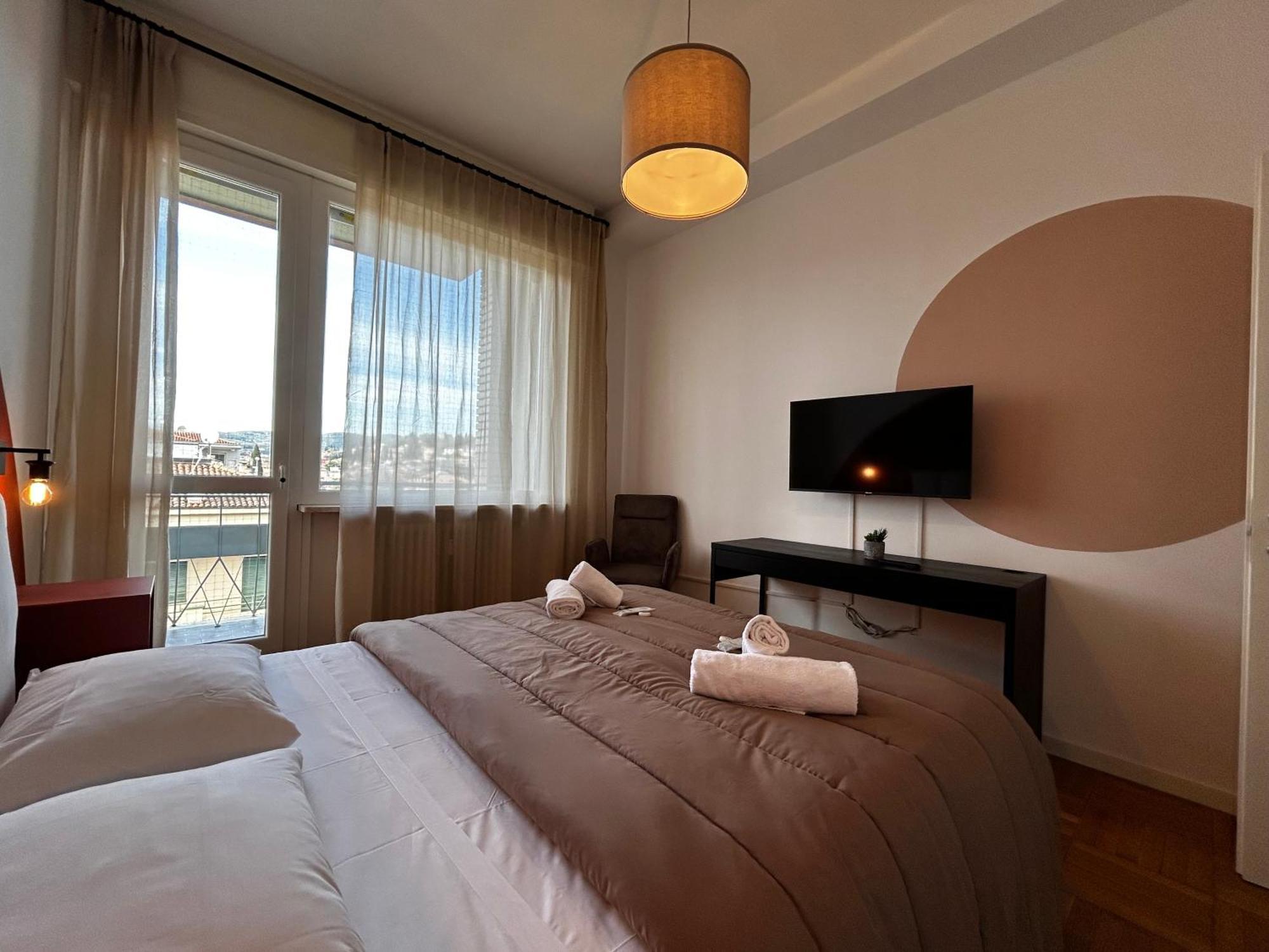 Big House-Private Parking-12" Walk From The Arena Apartment Verona Exterior photo